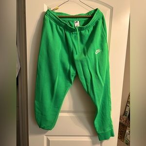 Men’s Nike Green sweat pants Size Xl. Luke new only worn twice